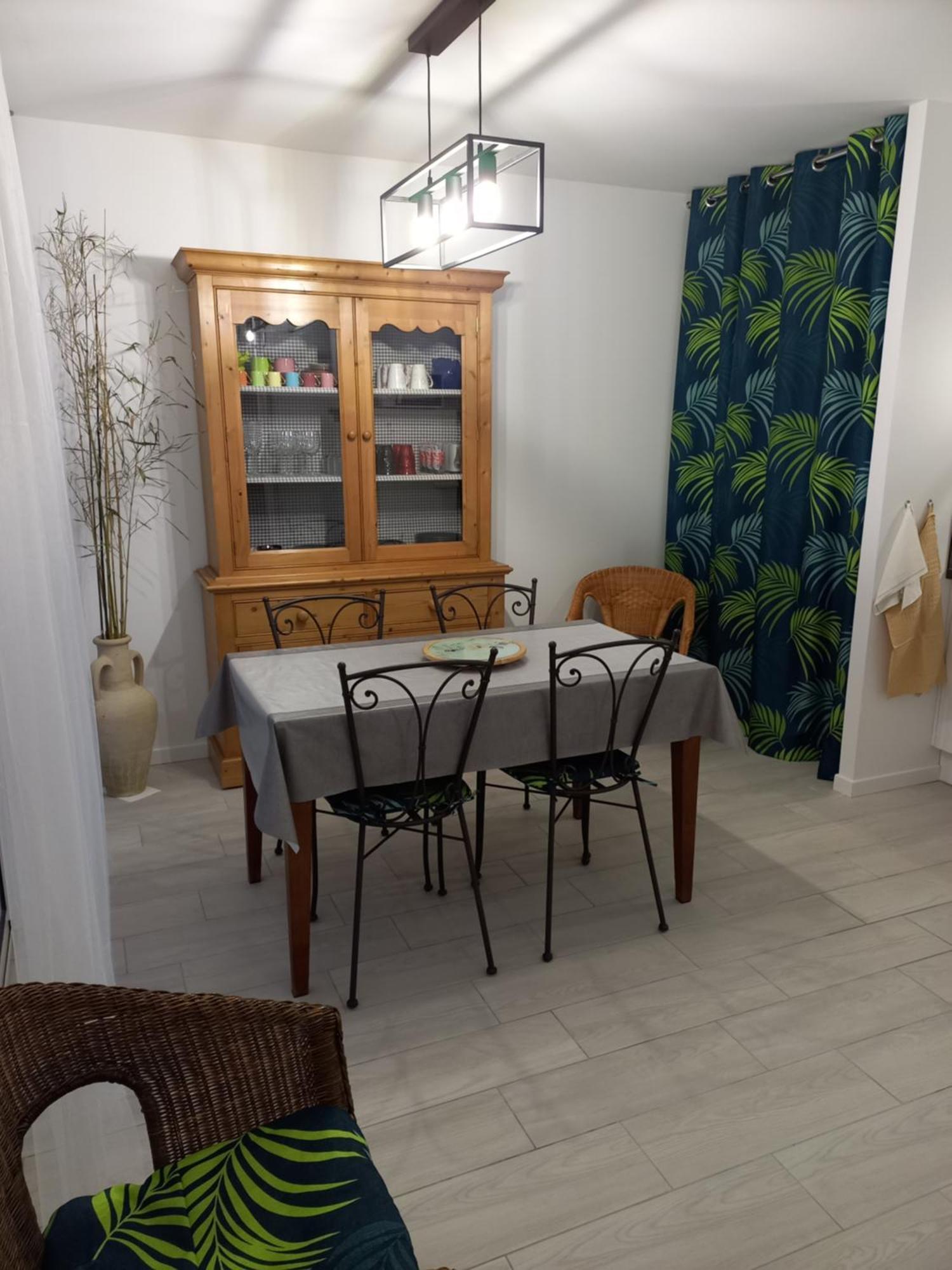 C La Belle Vie Hotel Pessac Bilik gambar